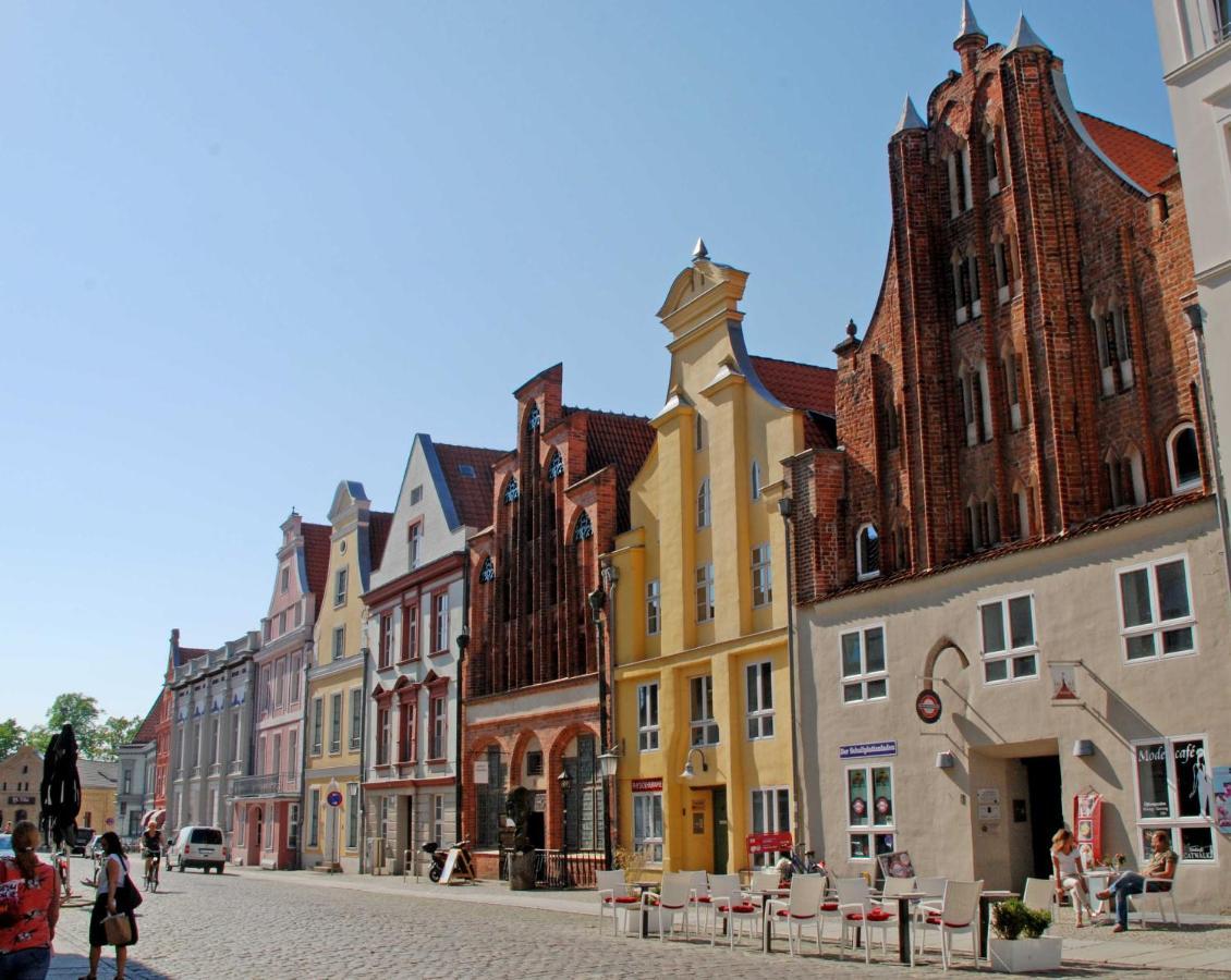 Ferienhaus Zum Hafen In Altefaehr المظهر الخارجي الصورة